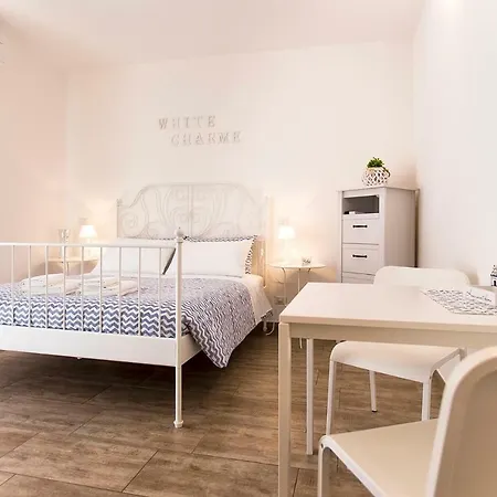 Guest house White Charme